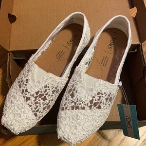 NEW - Belmont Floral Lace Toms
